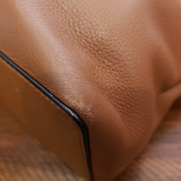Michael Kors Bedford Leather Purse - Picture 8 of 12
